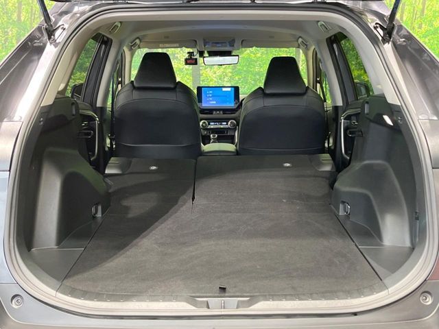 積み下ろしのしやすいデッキにはたっぷりと荷物を積み込んでいただけます。遊びから仕事まで、様々なシーンで頼れます♪