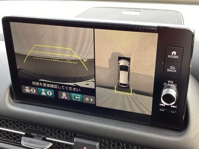 バックカメラも装備しております。車庫入れの苦手なお客様も安心！重宝してくれます！
