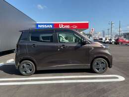 コンパクトなボディでどの年代の方にも乗りやすいお車になっております☆