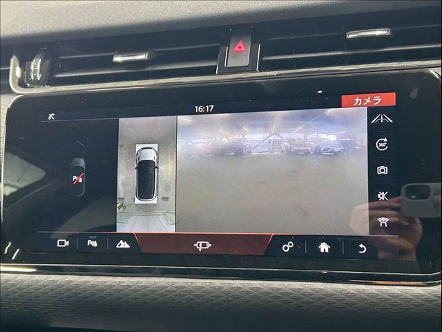 「アラウンドビューモニター」を装備で駐車が苦手な方でも安心です。