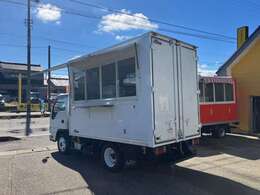 TRG-NHS85AN キッチンカー 4WD オーニング コールドテーブル業務用冷蔵庫 冷蔵冷凍庫 外部電源・コード 2槽シンク 給排水 換気扇 コンセント×5 カウンター 作業台×3 スポットライト LED照明 ドラレコ