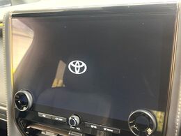 【14インチディスプレイオーディオ】スマートフォンと連携が可能な大画面ディスプレイオーディオです。スマートフォンのナビ機能を使用したり、Bluetooth接続で音楽もお楽しみいただけます！