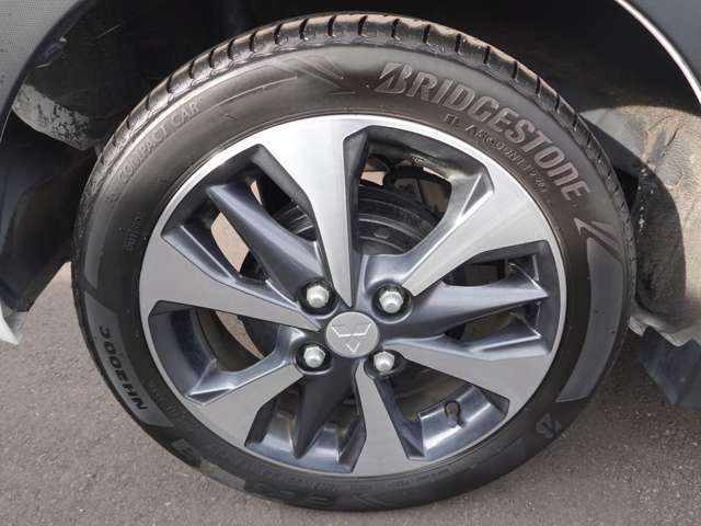 純正アルミホイールです。