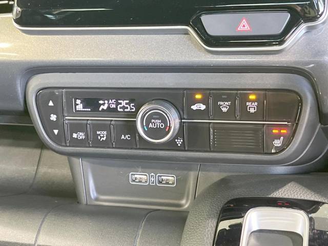 【シートヒーター】寒い日に重宝するシートヒーター！エアコンより早く温まってくれるので寒がりの人も安心ですね♪エアコンの温風は乾燥するから苦手、という方にもをおすすめです。