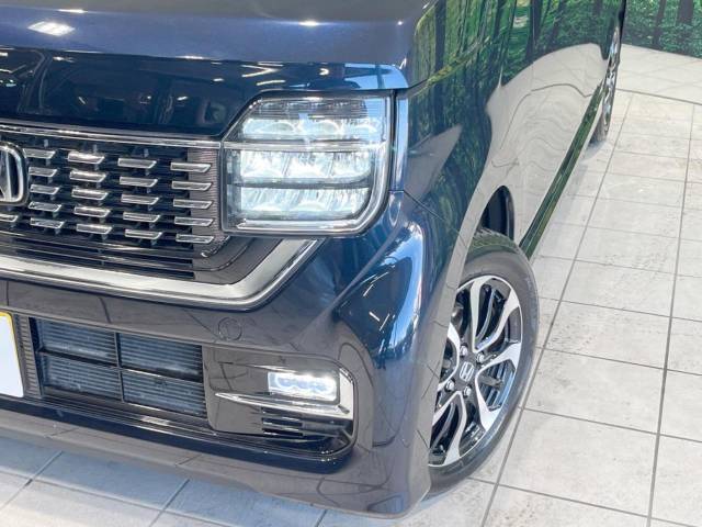 【LEDヘッドライト】悪天候や夜間走行時も良好な視界を確保し安心して運転できる高輝度LEDヘッドライトを装備！点灯速度が早く、消費電力も抑えられています。