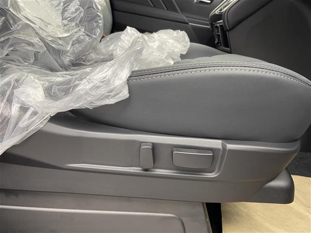 【運転席】『運転席周辺』の画像になります。写真の内容に関してご不明点、ご質問等がございましたらお気軽にガリバー店舗までお問い合わせください。