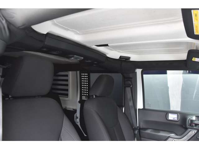 「カーセンサーを見て電話しました」とお伝えください。お車の車両状態(装備内容・キズ)は店舗直通【 073-435-5300 】までお電話お待ちしております。全国納車可能です。納車方法に関してもお気軽にご相談ください。