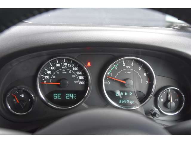 「カーセンサーを見て電話しました」とお伝えください。お車の車両状態(装備内容・キズ)は店舗直通【 073-435-5300 】までお電話お待ちしております。全国納車可能です。納車方法に関してもお気軽にご相談ください。