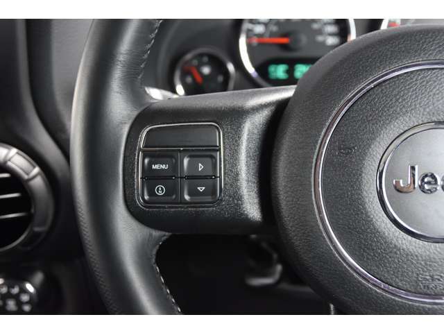 「カーセンサーを見て電話しました」とお伝えください。お車の車両状態(装備内容・キズ)は店舗直通【 073-435-5300 】までお電話お待ちしております。全国納車可能です。納車方法に関してもお気軽にご相談ください。