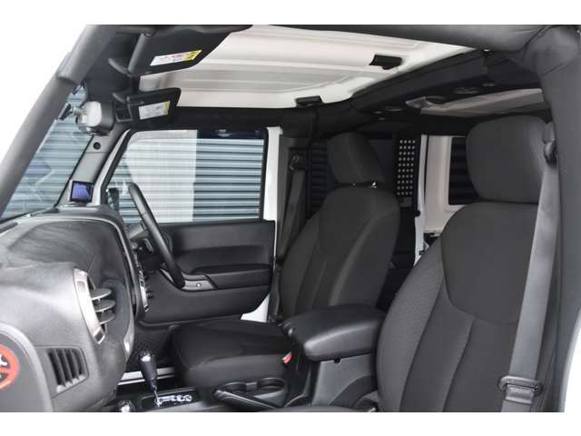 「カーセンサーを見て電話しました」とお伝えください。お車の車両状態(装備内容・キズ)は店舗直通【 073-435-5300 】までお電話お待ちしております。全国納車可能です。納車方法に関してもお気軽にご相談ください。