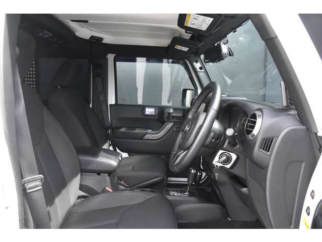 「カーセンサーを見て電話しました」とお伝えください。お車の車両状態(装備内容・キズ)は店舗直通【 073-435-5300 】までお電話お待ちしております。全国納車可能です。納車方法に関してもお気軽にご相談ください。