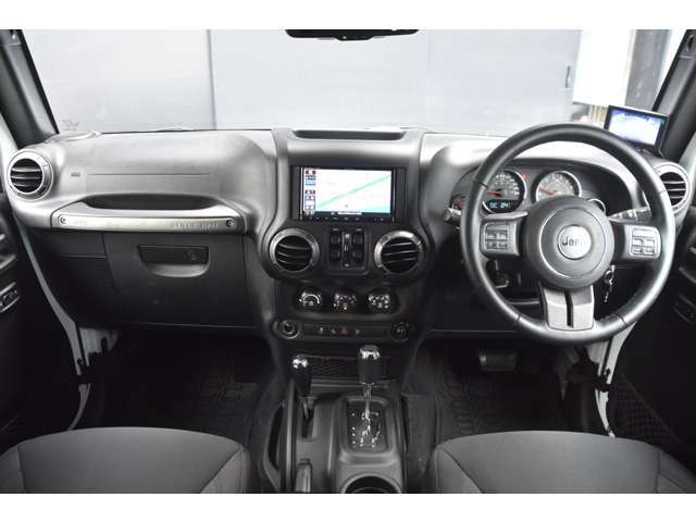 「カーセンサーを見て電話しました」とお伝えください。お車の車両状態(装備内容・キズ)は店舗直通【 073-435-5300 】までお電話お待ちしております。全国納車可能です。納車方法に関してもお気軽にご相談ください。