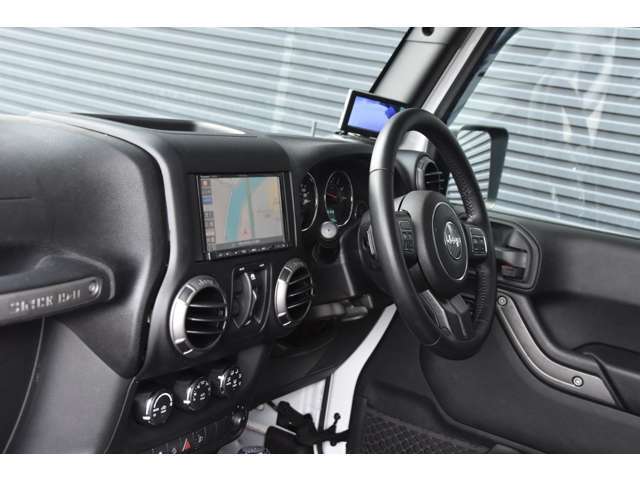 「カーセンサーを見て電話しました」とお伝えください。お車の車両状態(装備内容・キズ)は店舗直通【 073-435-5300 】までお電話お待ちしております。全国納車可能です。納車方法に関してもお気軽にご相談ください。