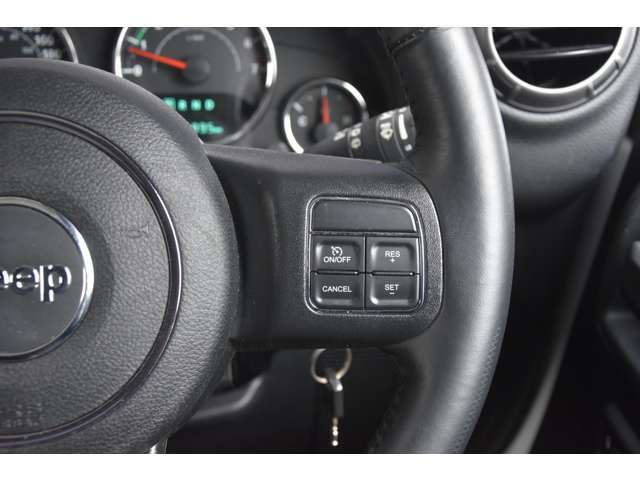 「カーセンサーを見て電話しました」とお伝えください。お車の車両状態(装備内容・キズ)は店舗直通【 073-435-5300 】までお電話お待ちしております。全国納車可能です。納車方法に関してもお気軽にご相談ください。