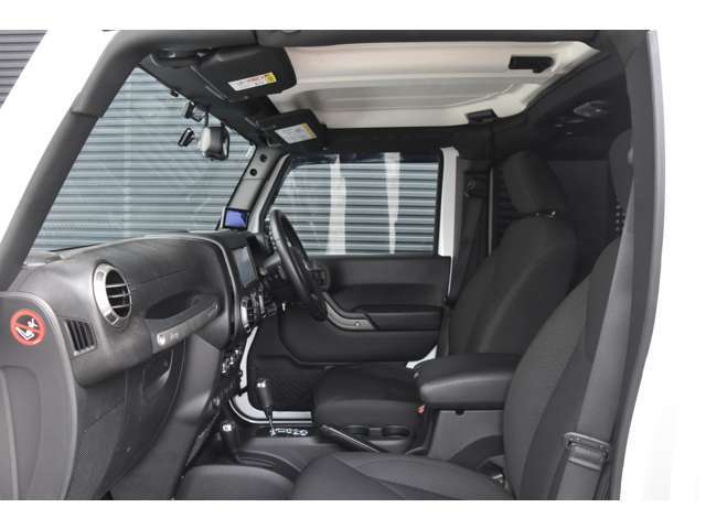 「カーセンサーを見て電話しました」とお伝えください。お車の車両状態(装備内容・キズ)は店舗直通【 073-435-5300 】までお電話お待ちしております。全国納車可能です。納車方法に関してもお気軽にご相談ください。