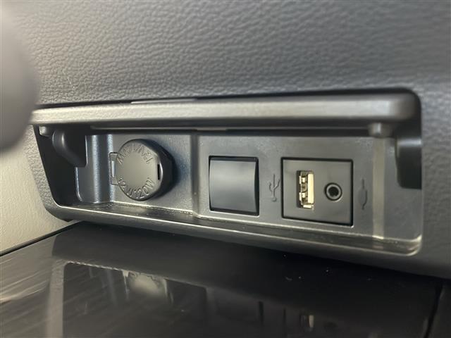 【ETC】有料道路を利用する際に料金所で停止することなく通過できる、ETC車載器（ノンストップ自動料金収受システム機器）が装備されています。セットアップを行うことで利用可能になります。