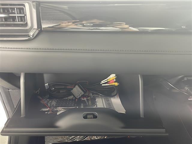 【グローブボックス】大容量のグローブボックスです！！車検証ケース他、日頃使う小物類の収納スペースもたくさんあります！