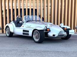 軽量化されたボディには無駄なものはありません。