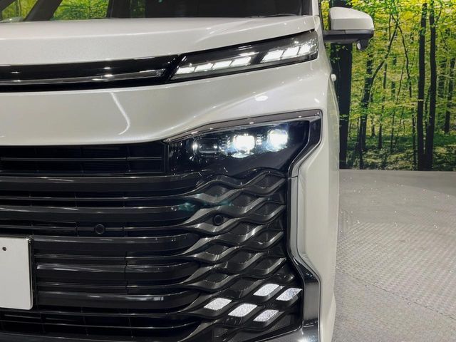 【LEDヘッドライト】悪天候や夜間走行時も良好な視界を確保し安心して運転できる高輝度LEDヘッドライトを装備！点灯速度が早く、消費電力も抑えられています。