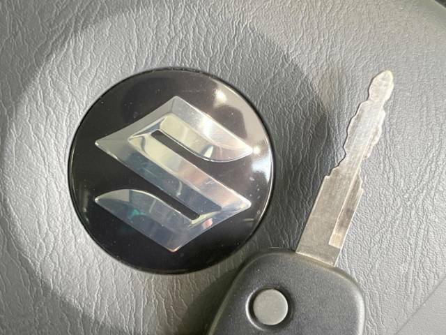 【キーレス】少し離れた場所からでもボタン一つでドアの開錠・施錠ができるのでとっても便利！ドアの鍵穴周りに傷をつけることもありません♪