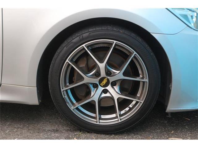 RMP18インチホイール装着車になります。