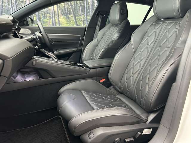 ナッパレザーシートを標準装備！運転席メモリー付きパワーシートです！