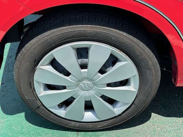 新品タイヤやスタッドレスタイヤのご希望の方は、お知らせ下さい。車種に合わせたサイズをお調べしてご提案させていただきます。