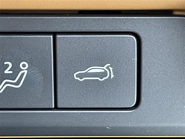 【パワーリアゲート】荷物を抱えた状態でもリアゲートの開閉が可能です！お買い物時やアウトドアの際に役立ちますね。