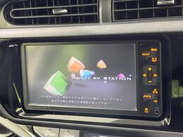 【純正ナビ】人気の純正ナビを装備しております。ナビの使いやすさはもちろん、オーディオ機能も充実！キャンプや旅行はもちろん、通勤や買い物など普段のドライブも楽しくなるはず♪