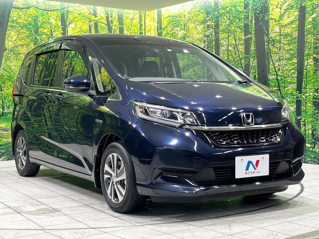 大好評のボディコーティング「弾スプラッシュコート」もご納車までに施工可能。通常のガラスコートと異なる、耐久年数6年の無機質ガラスコーティングが、ボディをキレイな状態に保ってくれます。