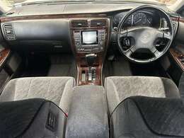 大阪府枚方市にセダン・SUVを中心に『お値打ち価格』で展示している良質中古車専門店です。事故歴修復歴なしの車両限定で取り扱い！。関西地域で最もお得な価格かつ最良質車をご提供できるよう努めております。