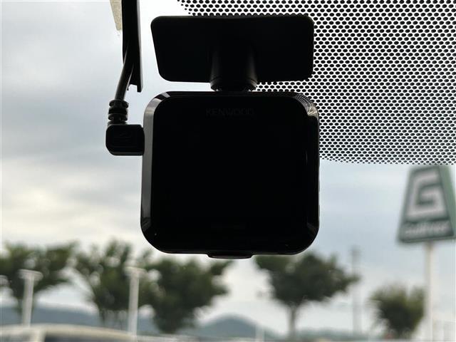 【ドライブレコーダー】映像・音声などの運転中の記録を残します。事故などを起こした起こされた時の証拠になりえますので、もしも時でも安心ですね。