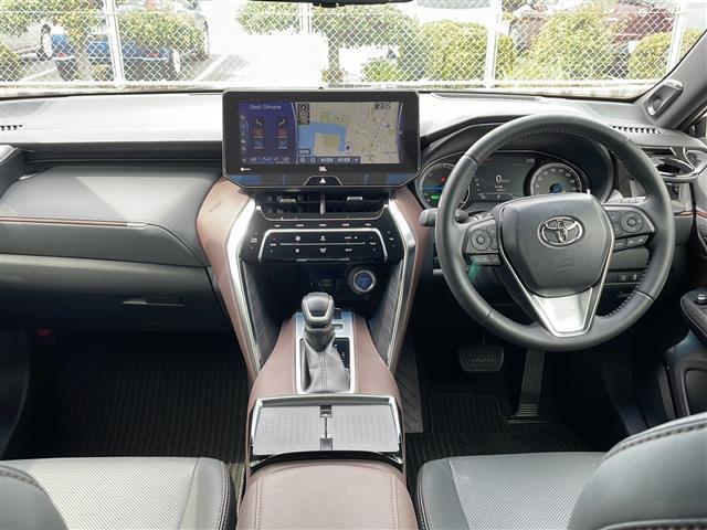 【　オ【インパネ全体】全方位で視界が広く、高い目線で運転もしやすいです！ートエアコン　】車内温度を感知して自動で温度調整をしてくれるのでいつでも快適な車内空間を創り上げます！