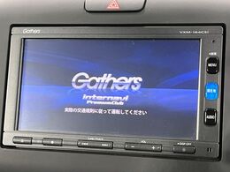 【メーカー純正ナビ】インテリアに溶け込むスタイリッシュな「専用設計」メーカーナビを装備♪視認性や操作性など基本性能にも優れ、より上質なカーライフをお楽しみいただけます。