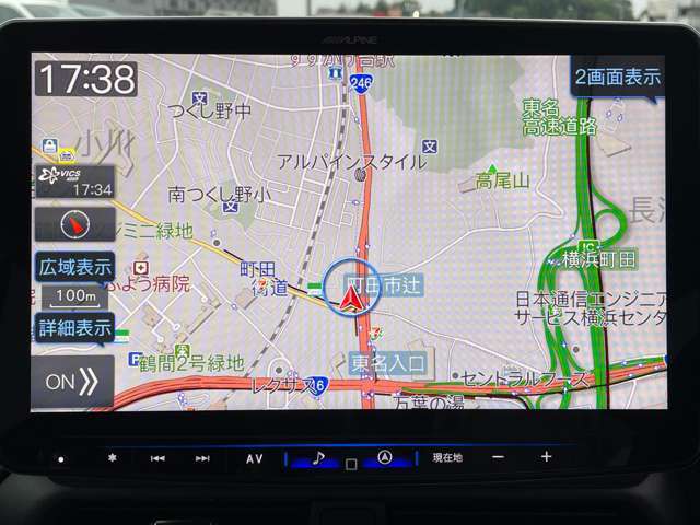 地デジチューナー内臓型、多機能大画面タッチパネルナビゲーションを装備しています。