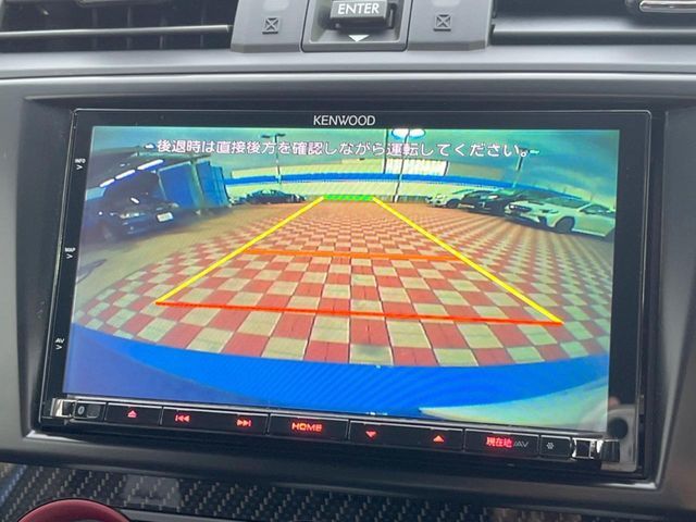 【バックカメラ】駐車時に後方がリアルタイム映像で確認できます。大型商業施設や立体駐車場での駐車時や、夜間のバック時に大活躍！運転スキルに関わらず、今や必須となった装備のひとつです！