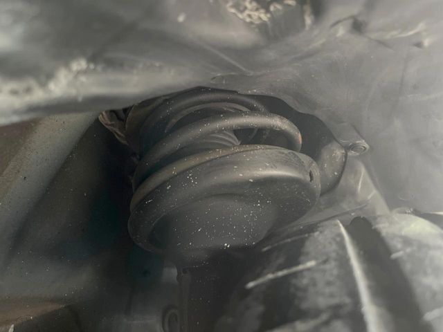 お車を安心してお乗りいただく為には、足回りの定期点検が欠かせません。サービスサポート（有償保証）では無料点検もご提供しており、安心のカーライフをお過ごしいただけるサポート体制が整っています。