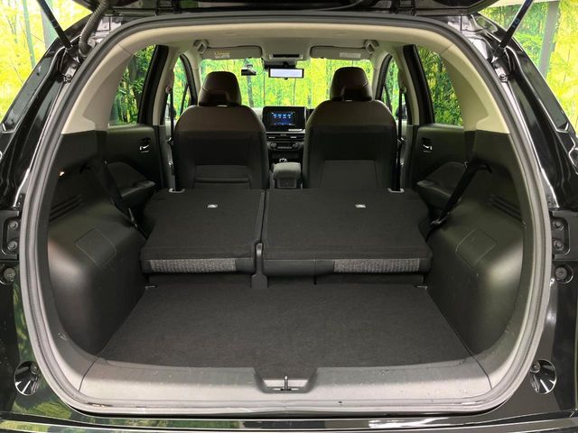 普段のお買い物や通勤、送迎等に十分な荷室スペースを確保しております。セカンドシートを倒すと、大きな荷物の積載も可能です♪