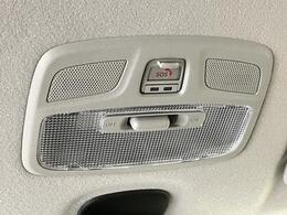 緊急時の通報がボタン操作ひとつで出来るのはもちろん、ドアロックやハザードランプの消灯などをスマートフォンアプリからおこなえる　スズキコネクト車です。