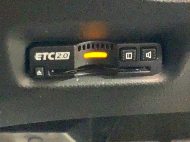 いまや快適なカーライフに欠かせないETCが付いています。