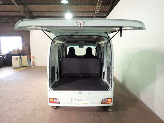 ◆三重県最大級の大型屋内中古車センター♪ヴァーサス鈴鹿店です♪オールジャンルの展示車が盛り沢山です♪在庫の無い車両のオーダーも受け付けます♪電話→059-384-5050までお問合せ下さい◆