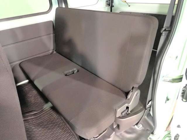 ◆三重県最大級の大型屋内中古車センター♪ヴァーサス鈴鹿店です♪オールジャンルの展示車が盛り沢山です♪在庫の無い車両のオーダーも受け付けます♪電話→059-384-5050までお問合せ下さい◆