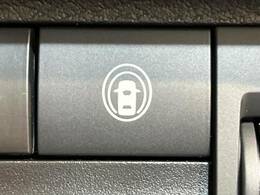 【インテリジェントLI】走行中の車線からはみ出しそうな時、警告音と共にステアリングとブレーキを制御し、車線内を走行する様にアシスト。より安全な運転をサポートしてくれます！
