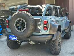 ルーフを外すとスペアタイヤの存在感が増します！