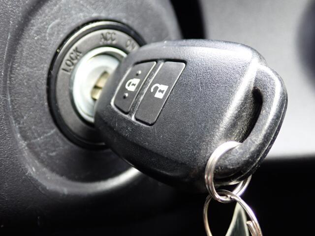 エンジン始動は、キーを差し込むタイプです。