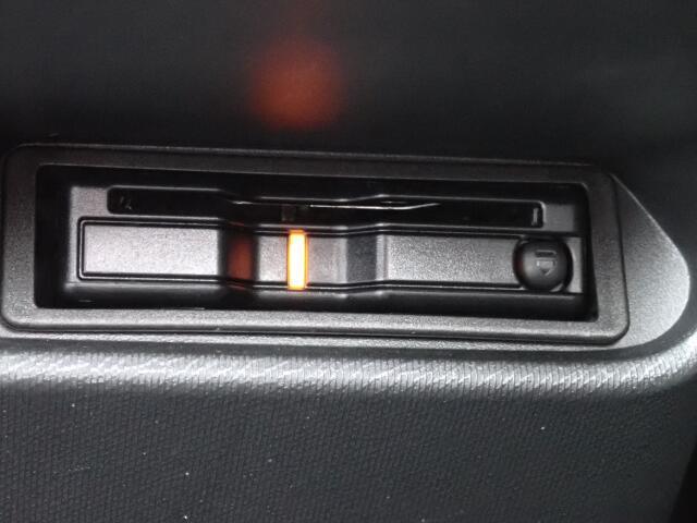 ETCも装備しています。ノンストップで料金所を通過できます。うれしい装備ですよね。