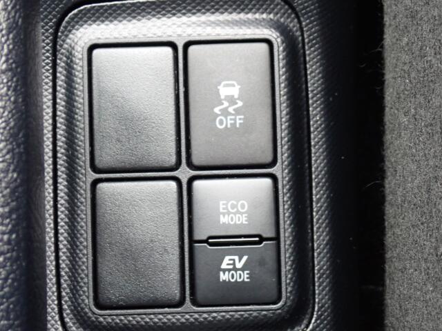 EVモードは燃費向上のためだけでなく、静かに走りたい住宅街などにもおススメの機能です！