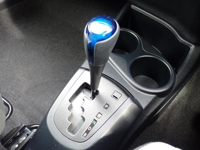 シフトノブはスレがなく、きれいな状態です。いつでも触れる部分がきれいだと大切に乗られていたことが分かりますよ。