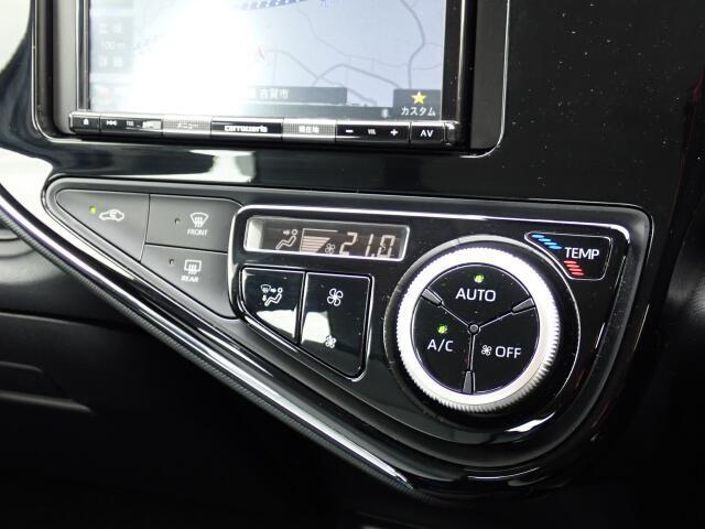 オートエアコン装備。温度設定が出来て、室内快適ですよ。