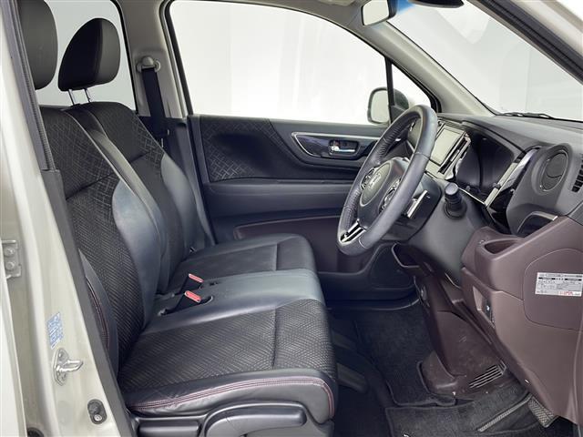 気になる車はすぐにお問い合わせください！画面右側の0066から始まる無料ダイヤルからお問い合わせ下さい！専門スタッフがお車のご質問にお答えいたします！